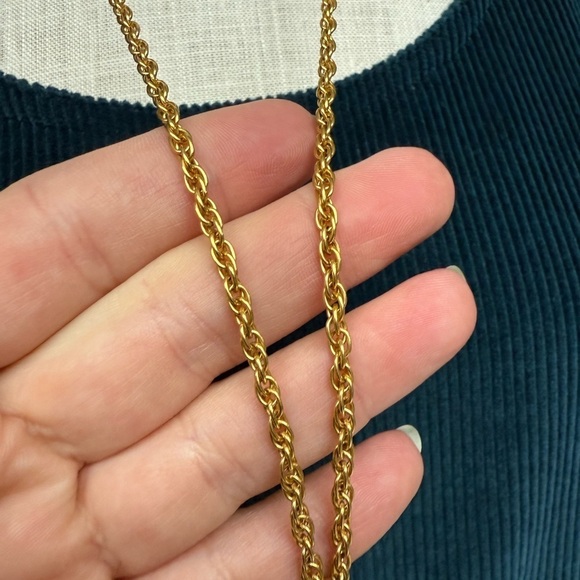 Vintage Carved Resin Cameo Perfume Locket Brooch Pendant - Picture 7 of 9